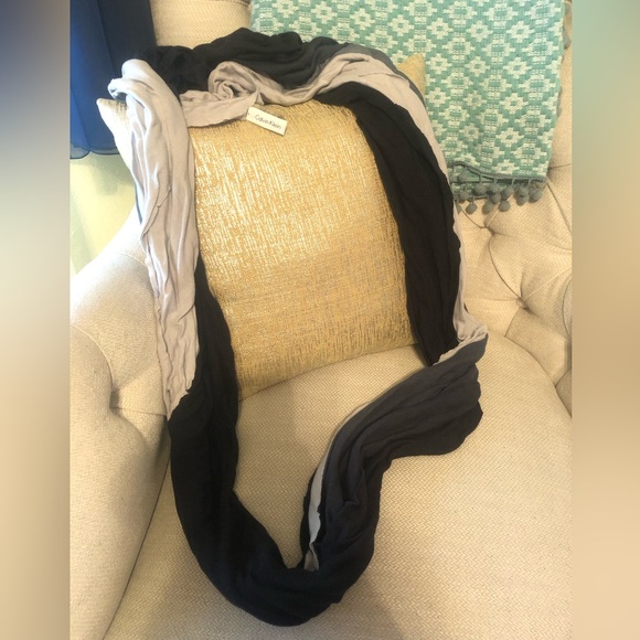 Calvin Klein wrap scarf - Picture 2 of 5